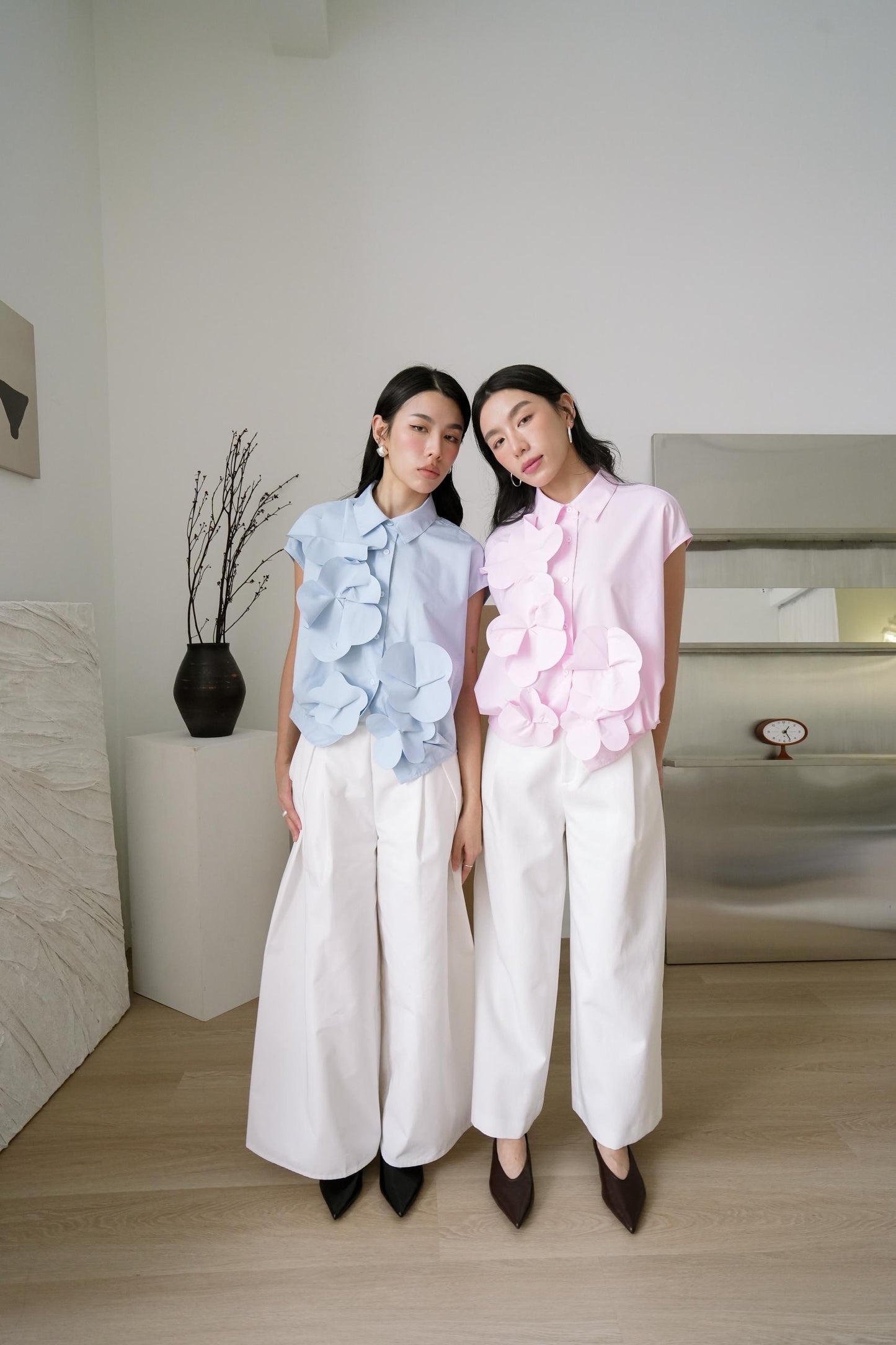 Sleeveless Shirt With 3D Floral Design
