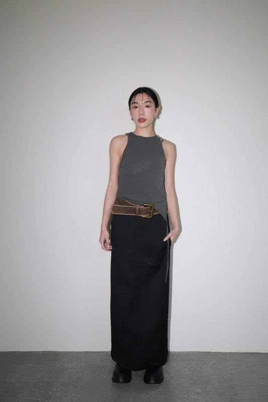 A line skirt with vintage belt