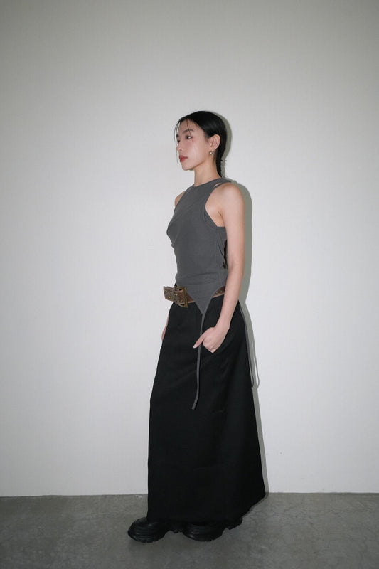 A line skirt with vintage belt