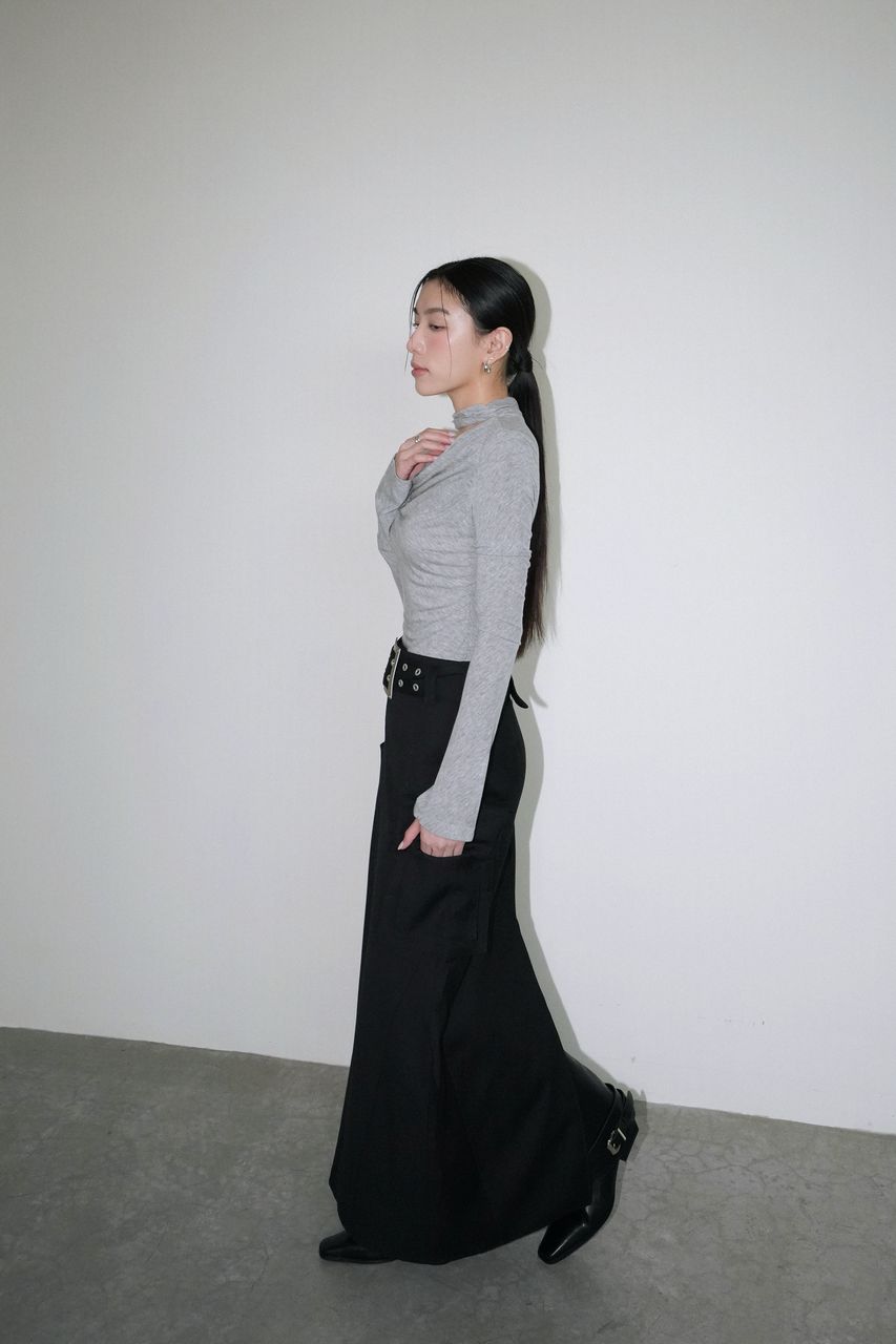 Low Cut Fitted Knit Top