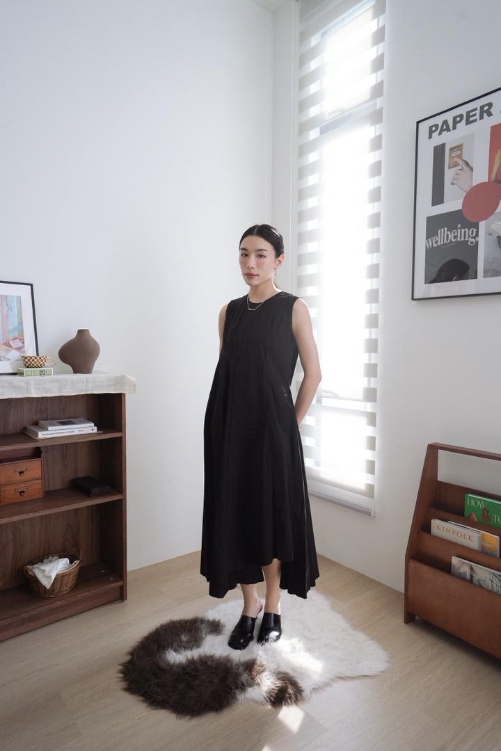 Artistic Sleeveless Dress