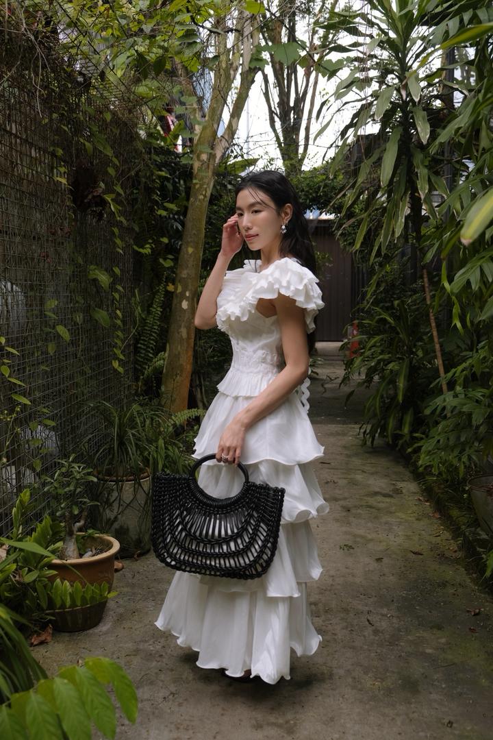 V -Neck Flowy Silhouette Dress