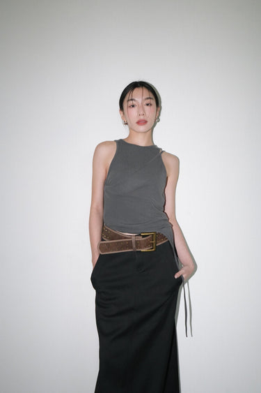 A line skirt with vintage belt