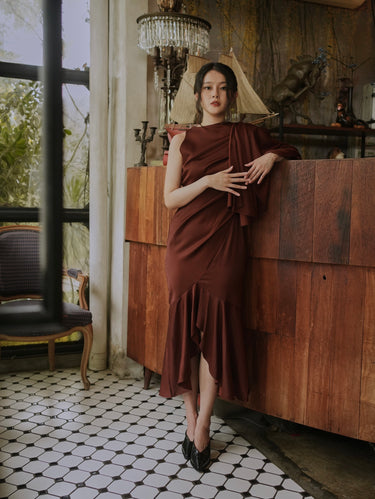 Slim dress with one-sided ruffles
