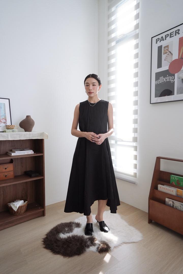 Artistic Sleeveless Dress