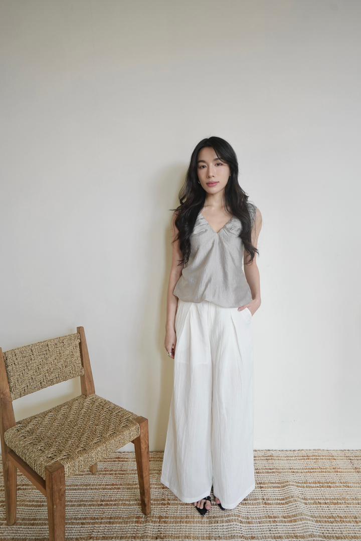 Sleeveless V neck Top