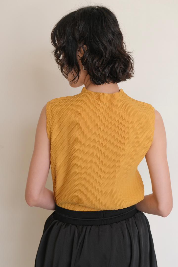 Diagonal Striped Line Sleeveless Top