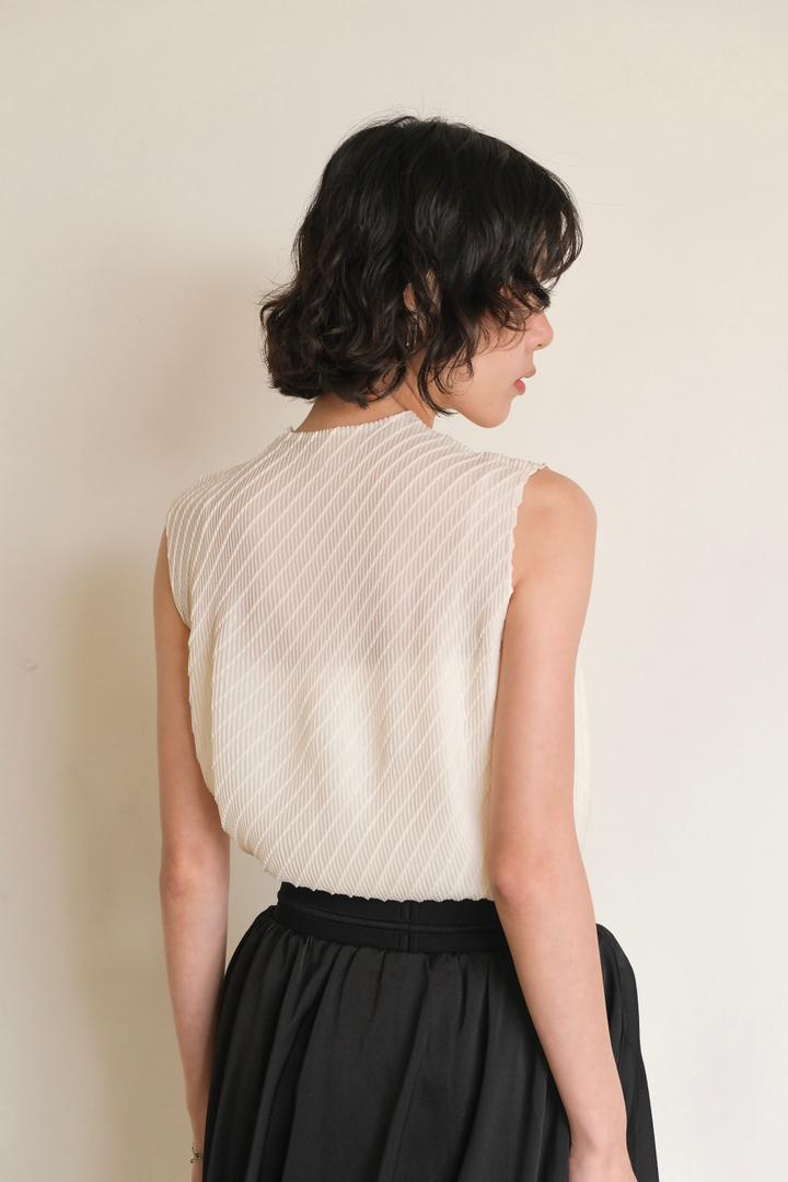 Diagonal Striped Line Sleeveless Top