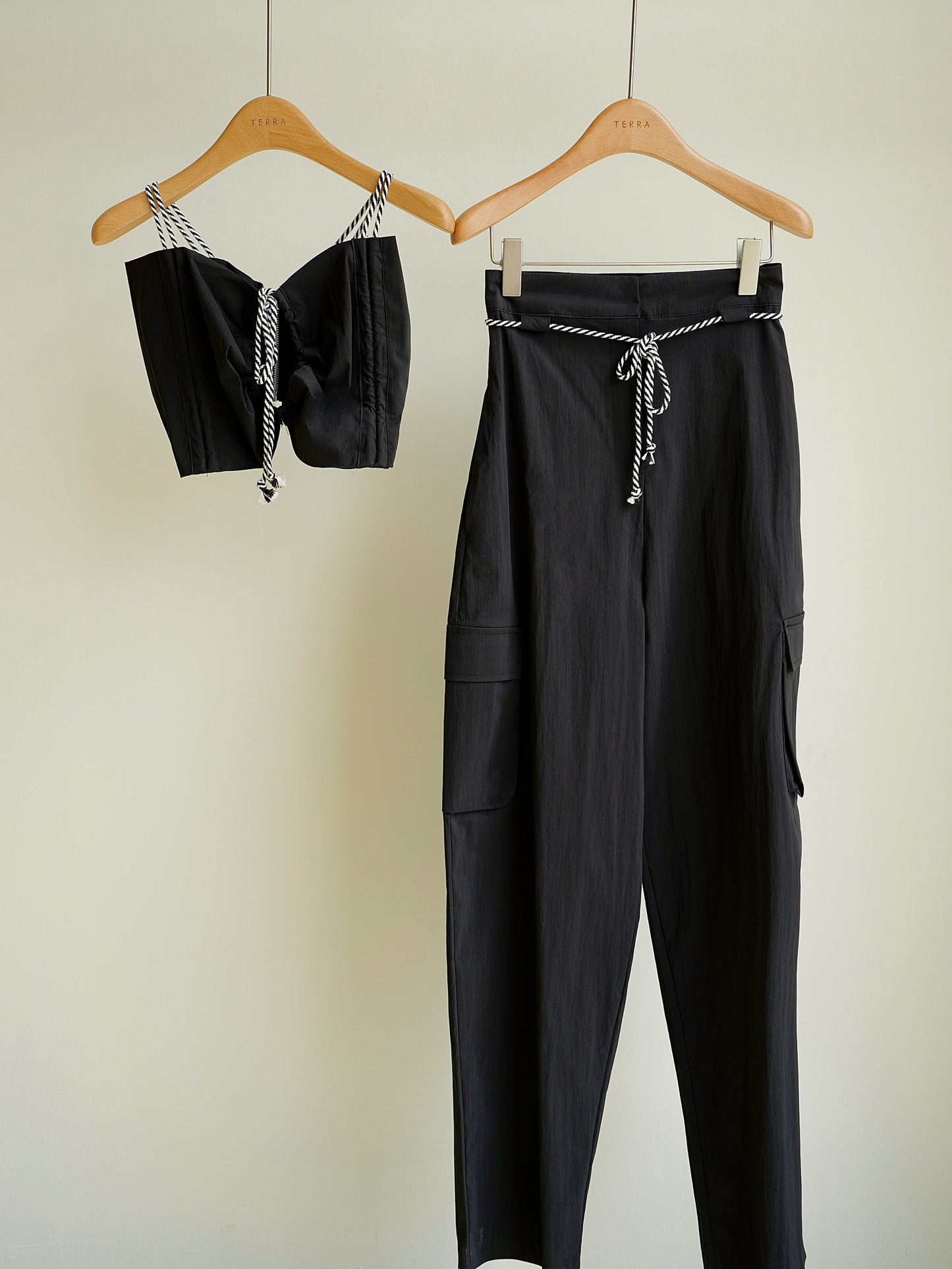 Cut Out Hole Set Pant